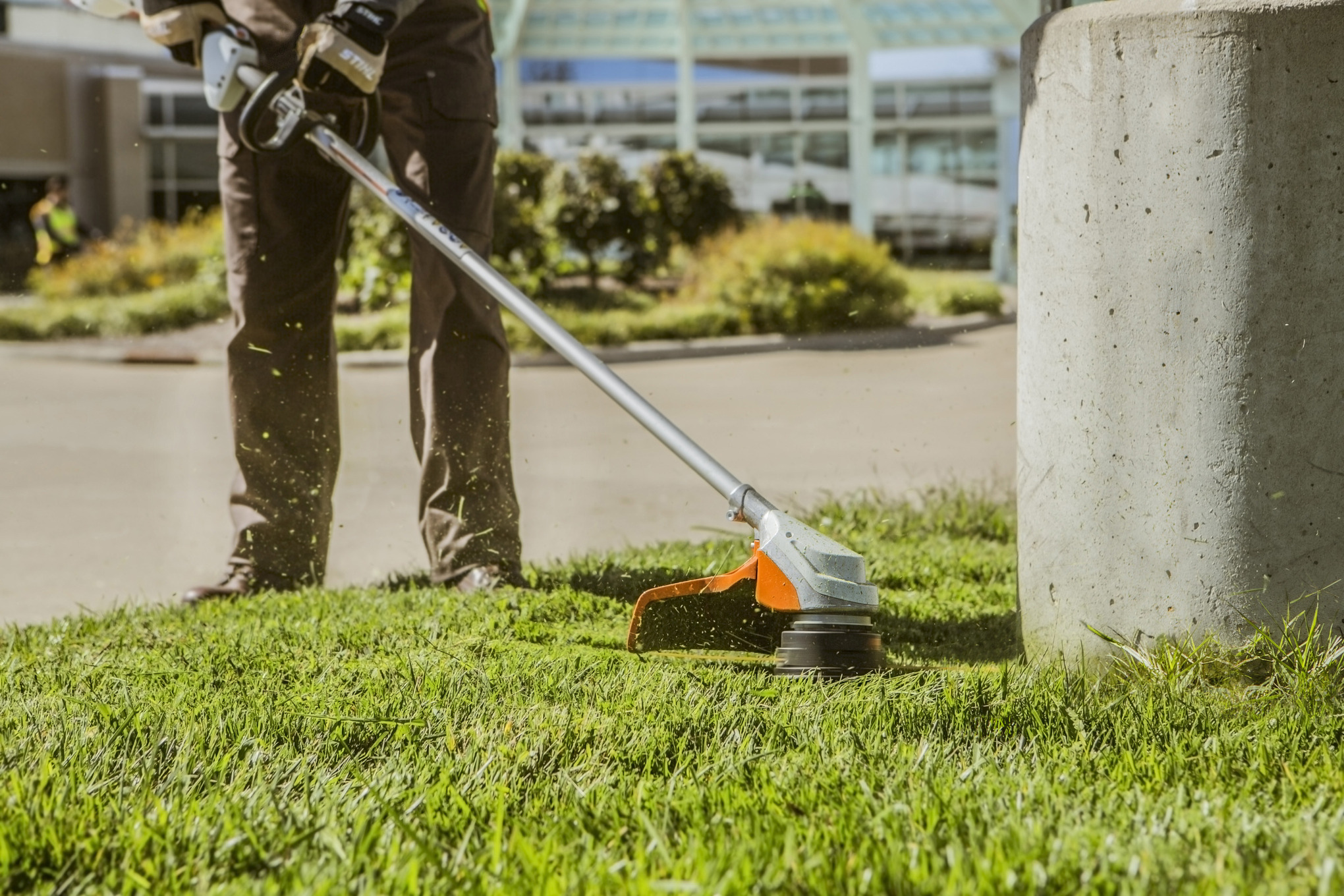 FSA 90 R バッテリー刈払機 ループハンドル | STIHL