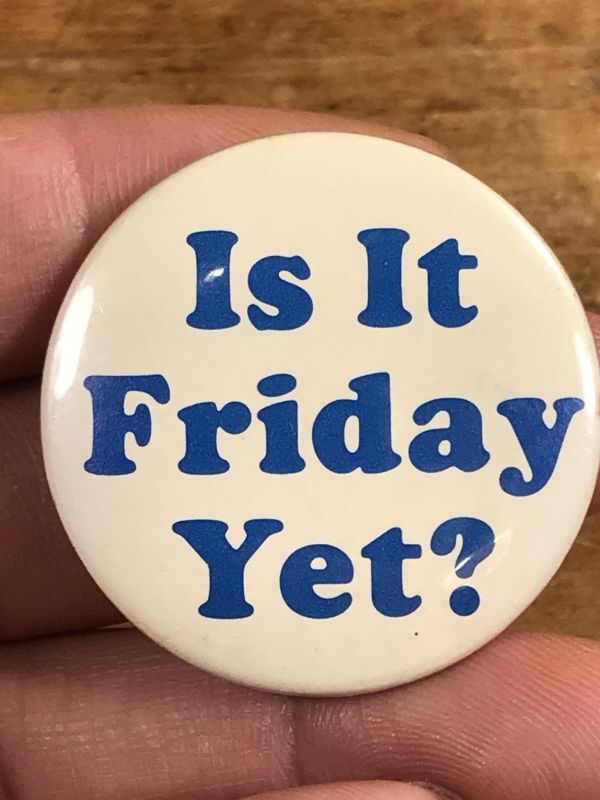 Is It Friday Yet? Pinback メッセージ ビンテージ 缶バッジ 缶バッチ