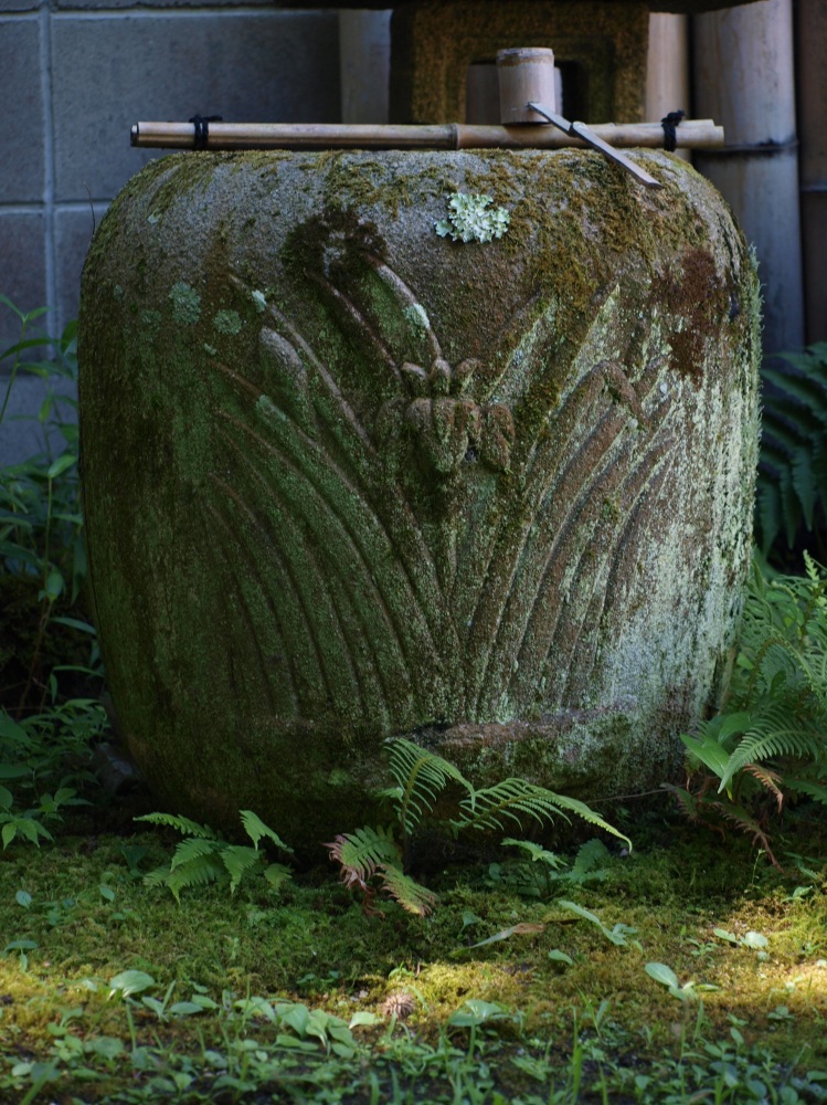 菖蒲の夏目（古）の製品案内愛知県岡崎市の石灯篭・水鉢蹲など石材製品