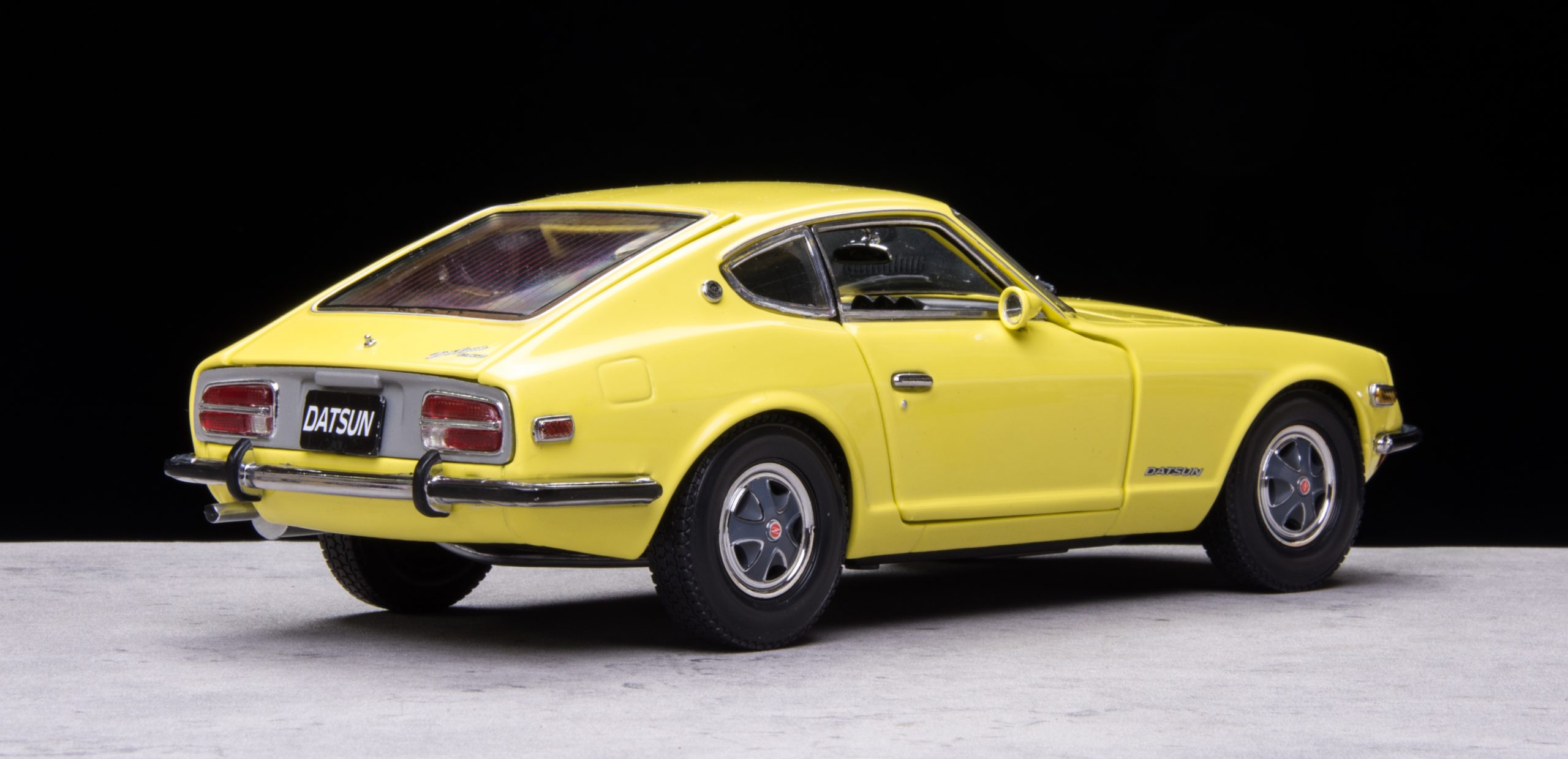 1972 Nissan Datsun 240Z – Yellow – sunstarmodelcars