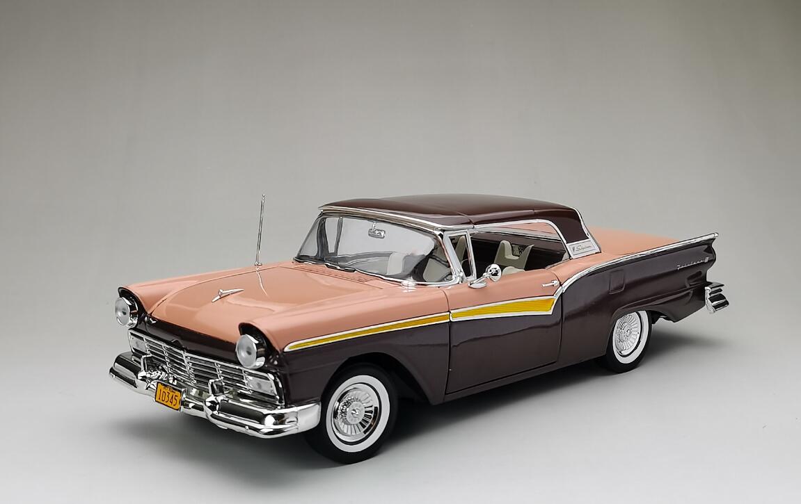 1957 Ford Fairlane 500 Skyliner -Silver Mocha/Coral Sand