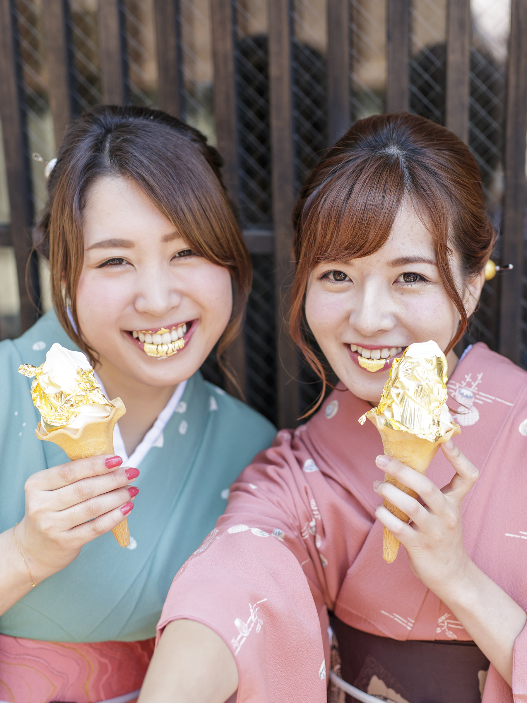 銀座に箔一の“金箔ソフト”が初上陸！ GINZA SIXの期間限定ショップに