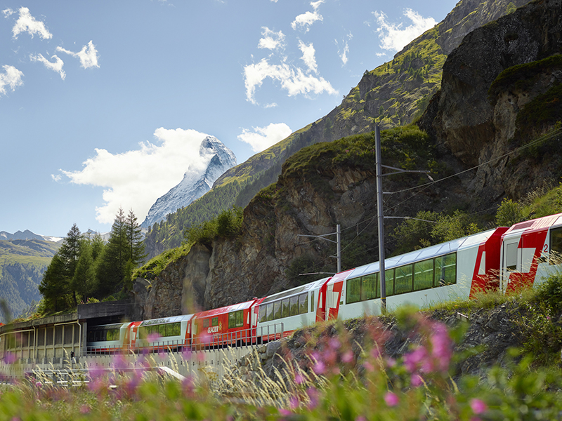 氷河急行（Glacier Express）でアルプスの絶景を楽しむ列車の旅