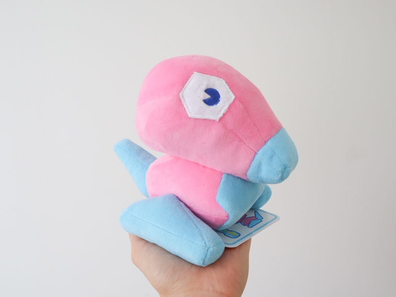 レトロポップな「サイコソーダ」シリーズのぬいぐるみにライチュウたち