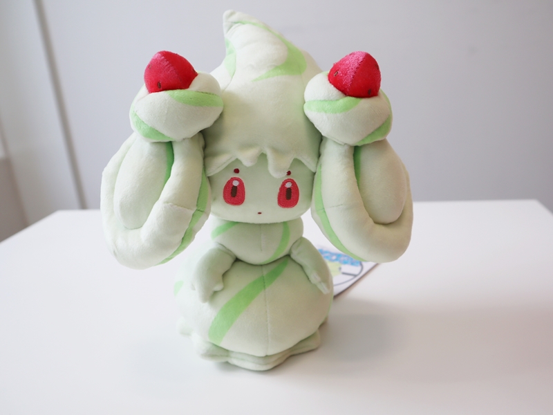 ポケモンセンターに淡いグリーンの色味がかわいい、マホイップ