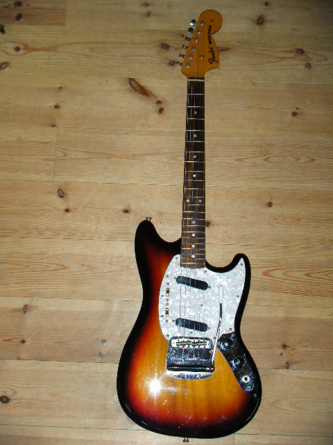 FENDER JAPAN MUSTANG MG69 1994-5 Reissue of 1969 Sunburst ship