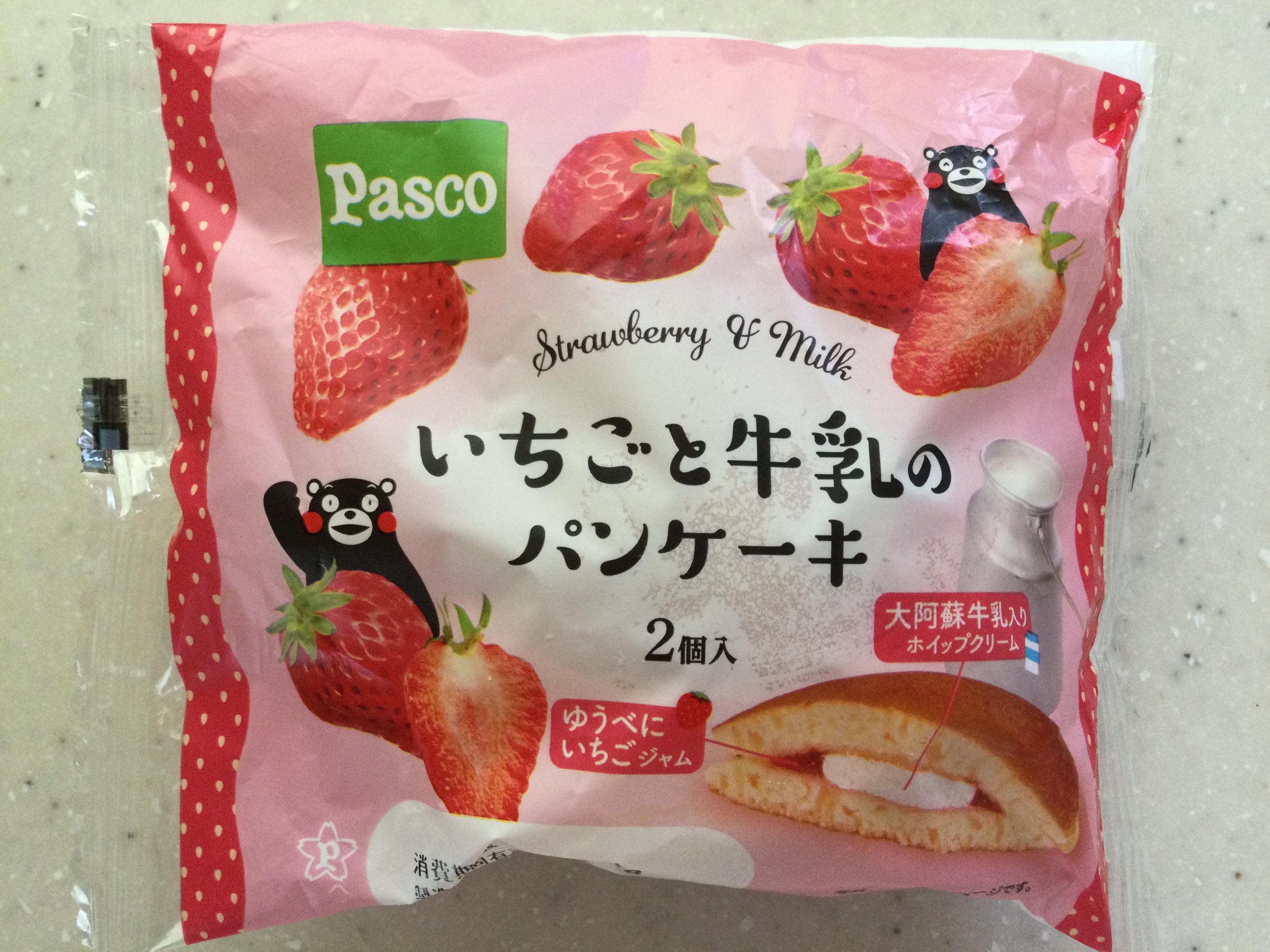 ライカさん・いちごと牛乳のパンケーキ⭐️8月新商品🍓🥛