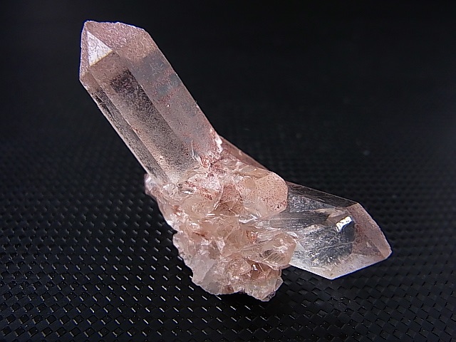 インド・マニカラン産ピンク水晶（連晶/貫入り） 11.1g - パーフェクト