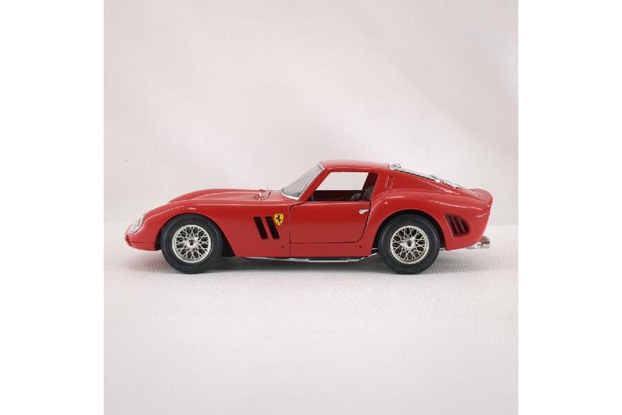 ブラーゴ 1/18 フェラーリ 250 GTO レッド Bburago FERRARI ミニカー