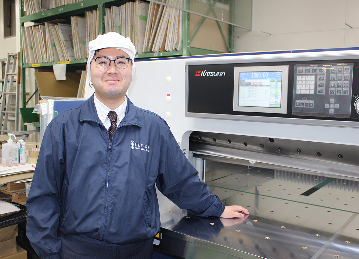 躍進企業レポート｜池田紙器工業（熊本）初の国産断裁機導入で信頼と