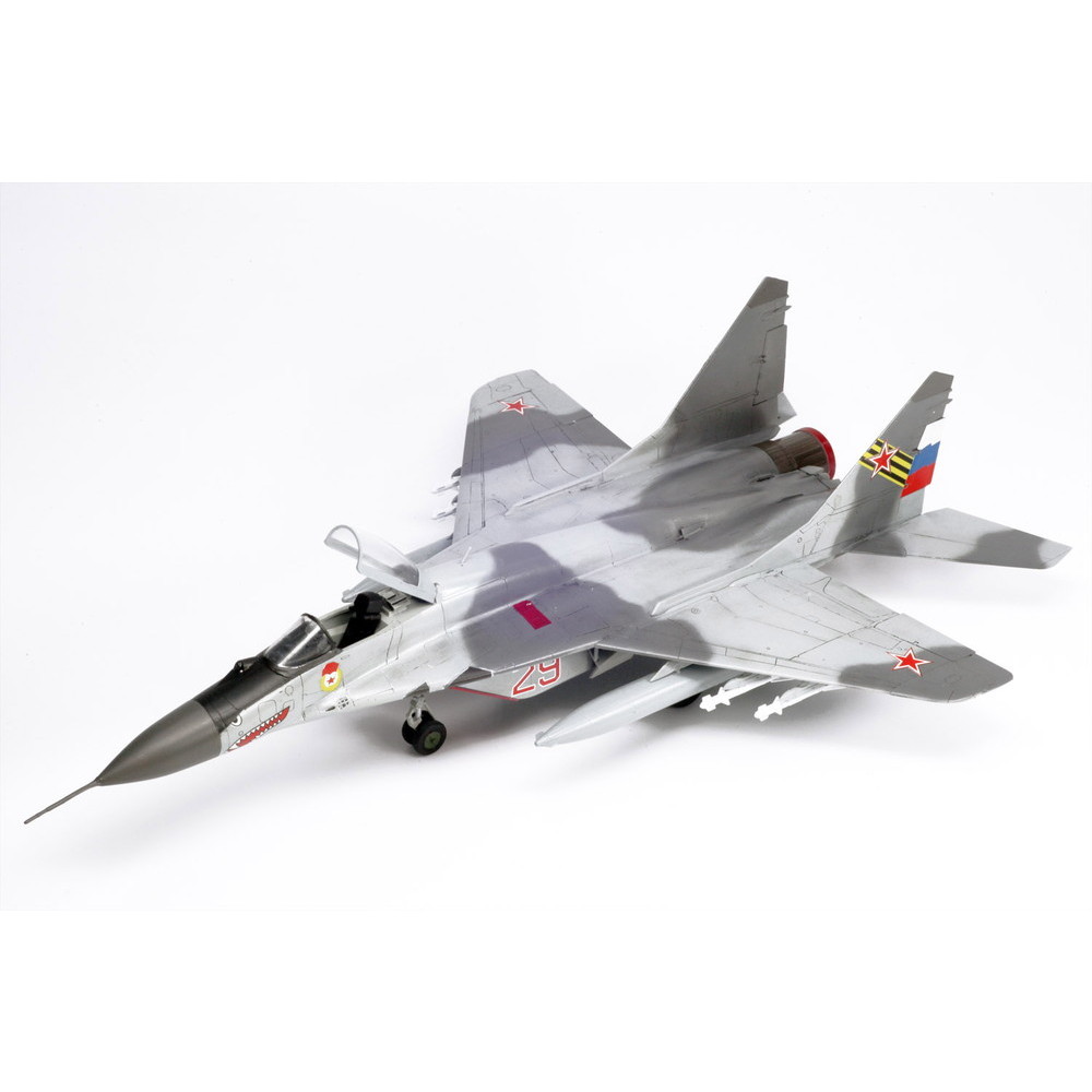 プラモデル :: 飛行機 :: ロシア空軍 MiG-29 (9.13) フルクラムC 迷彩