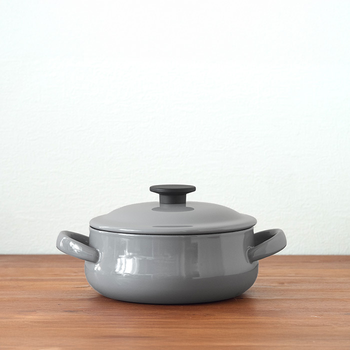 ストウブ ピコココット ラウンド 20cm グレー / staub | 食器と料理