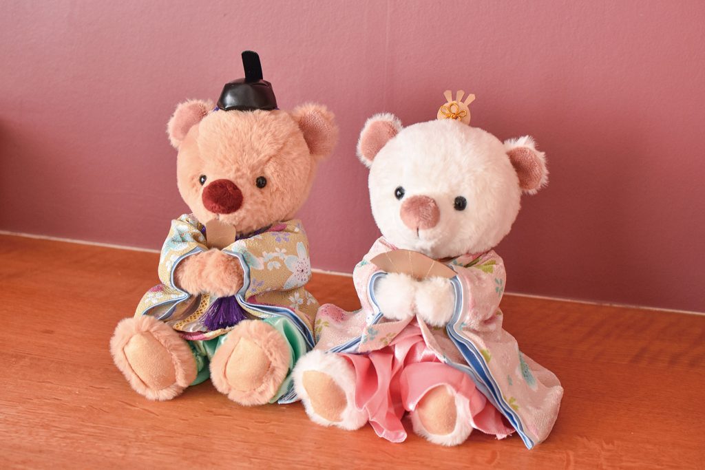ぬいぐるみの雛飾り】ふれて、あそんで、心も育つテディベアの