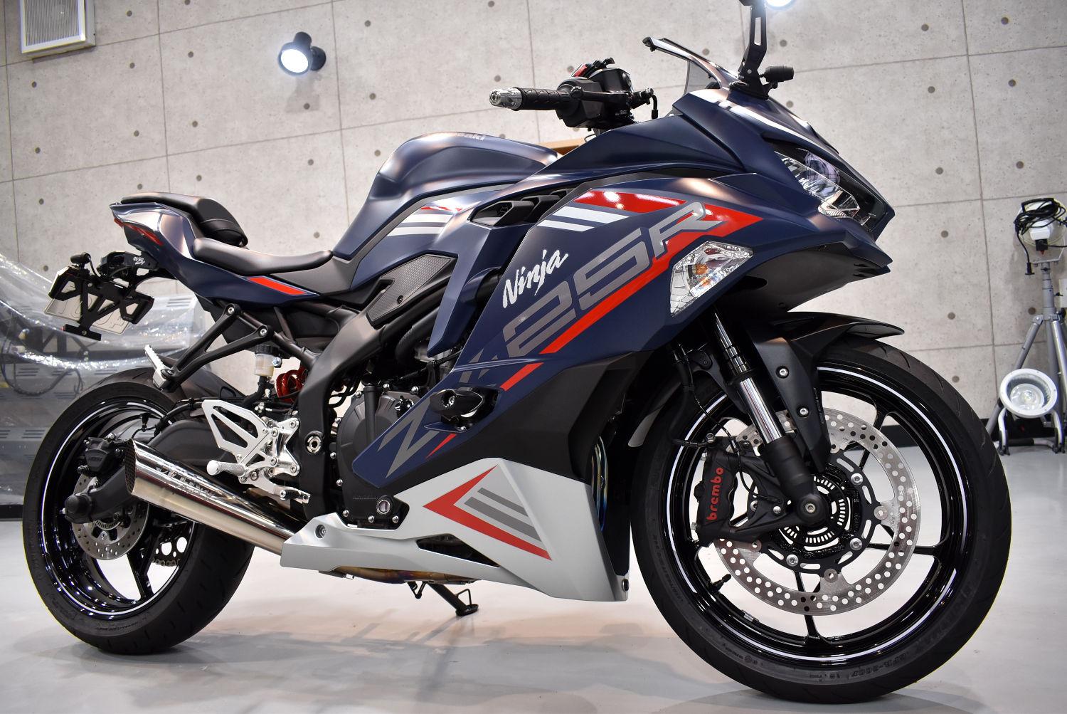 カワサキ・Ninja ZX-25R SEのガラスコーティング お引渡し完了【作業