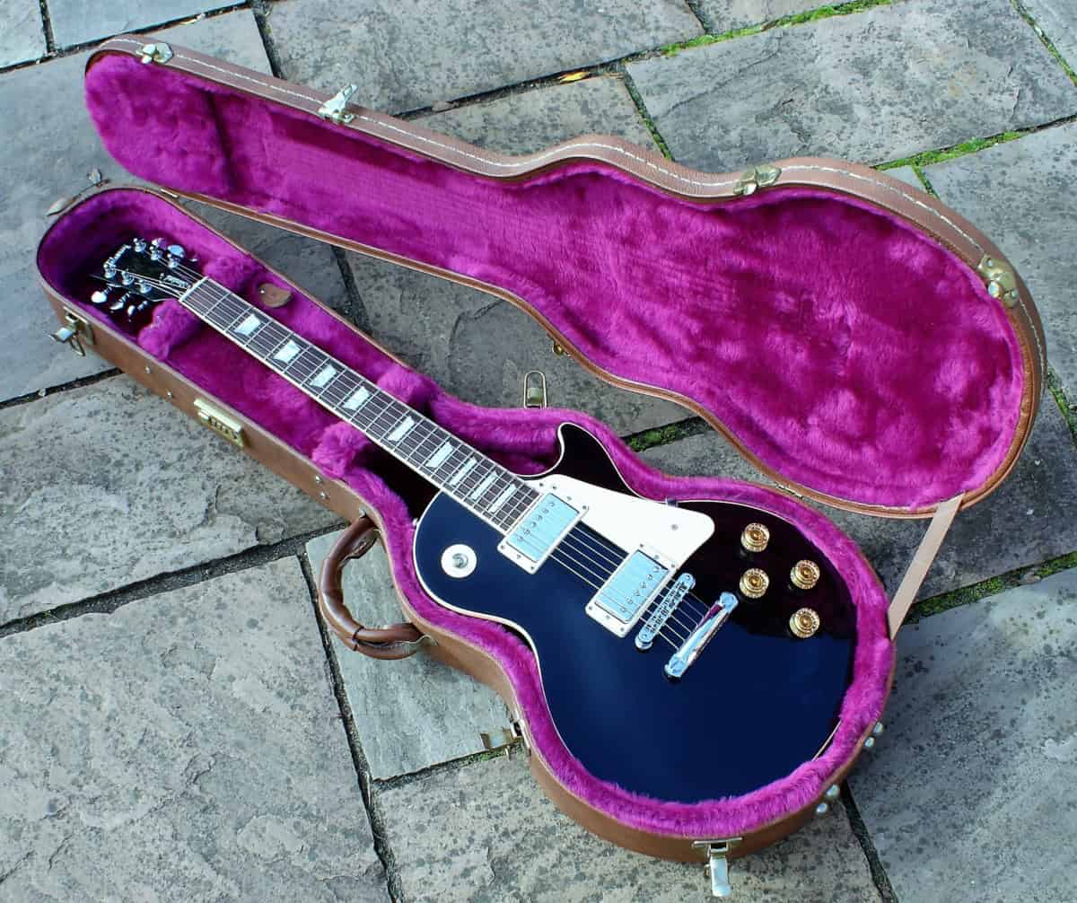 Beautiful 1998 Gibson Les Paul Standard in Ebony with OHC – Really