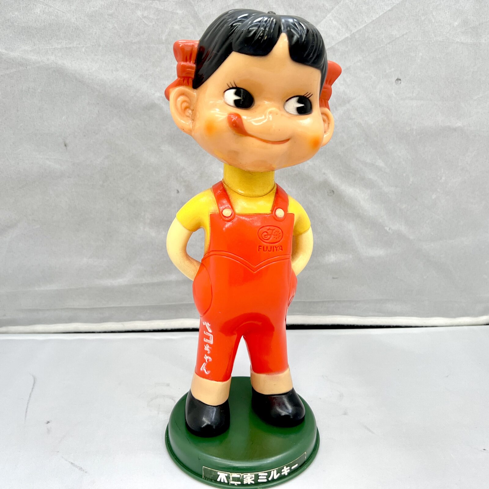 門司区のお客様より『昭和レトロ 不二家ペコちゃん』フィギュアお売り