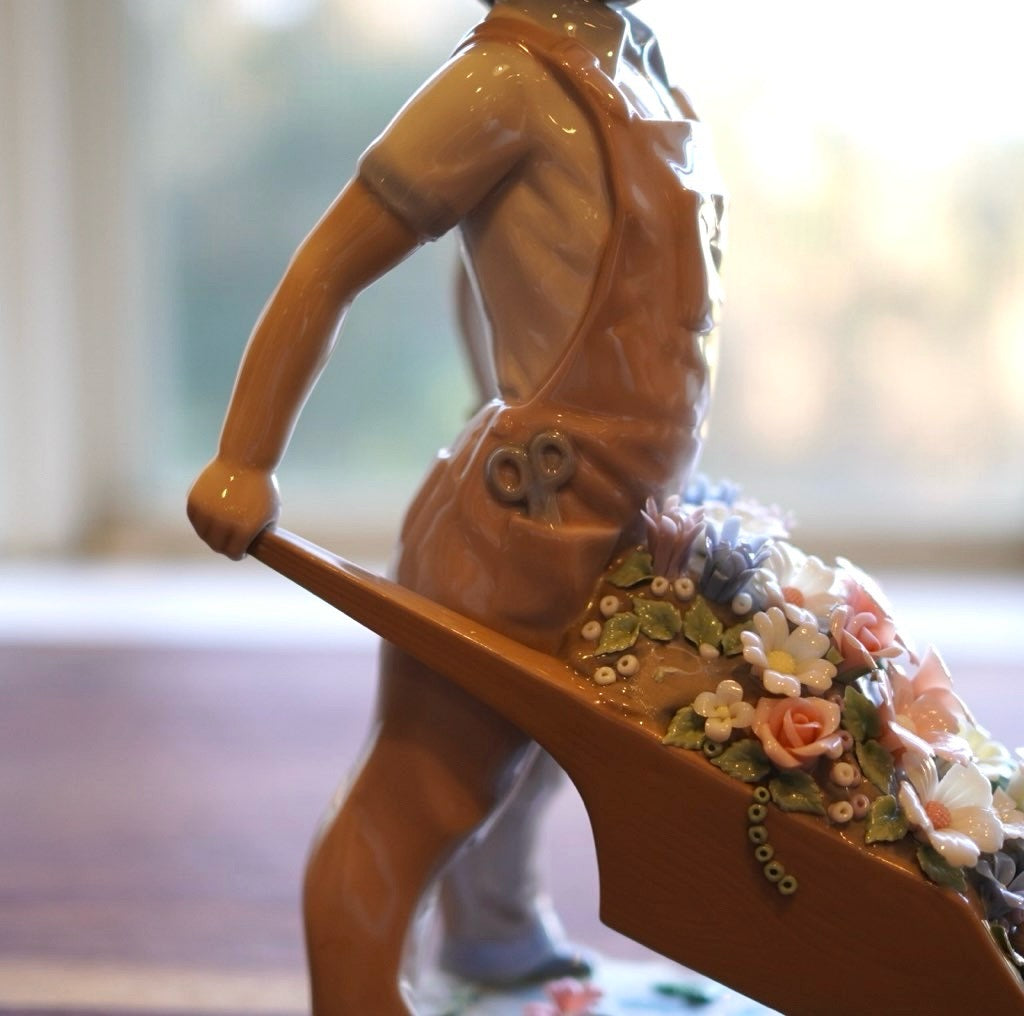 リヤドロ / LLADRO 花車フィギュリン スペイン 磁器 コレクション 置物