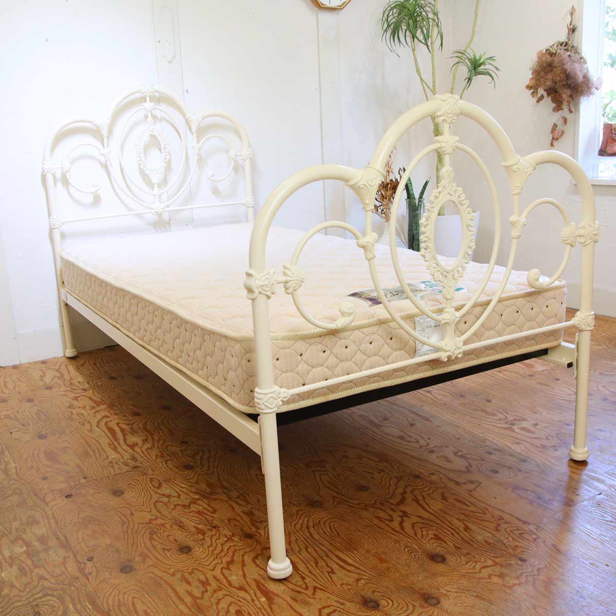Laura Ashley（ローラ・アシュレイ）