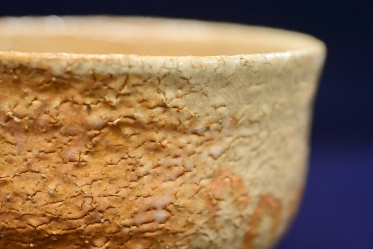 十一代 三輪休雪 作 『萩茶碗』 ｜骨董品買取 緑和堂