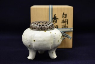 金城次郎 作『魚紋水滴』 買取価格相場｜骨董品買取 緑和堂