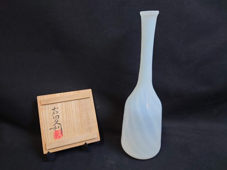 岩田 久利作『白砡硝子瓶』 ｜骨董品買取 緑和堂