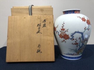 十四代 酒井田柿右衛門『染錦 梅鳥文 花瓶』 買取価格相場｜骨董品買取