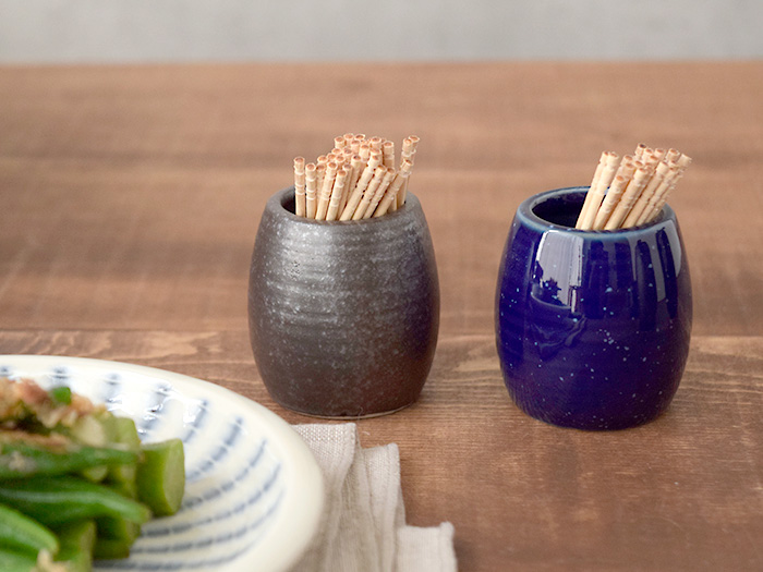 おしゃれな2カラーの爪楊枝入れ。人気の和食器。つまようじ以外に