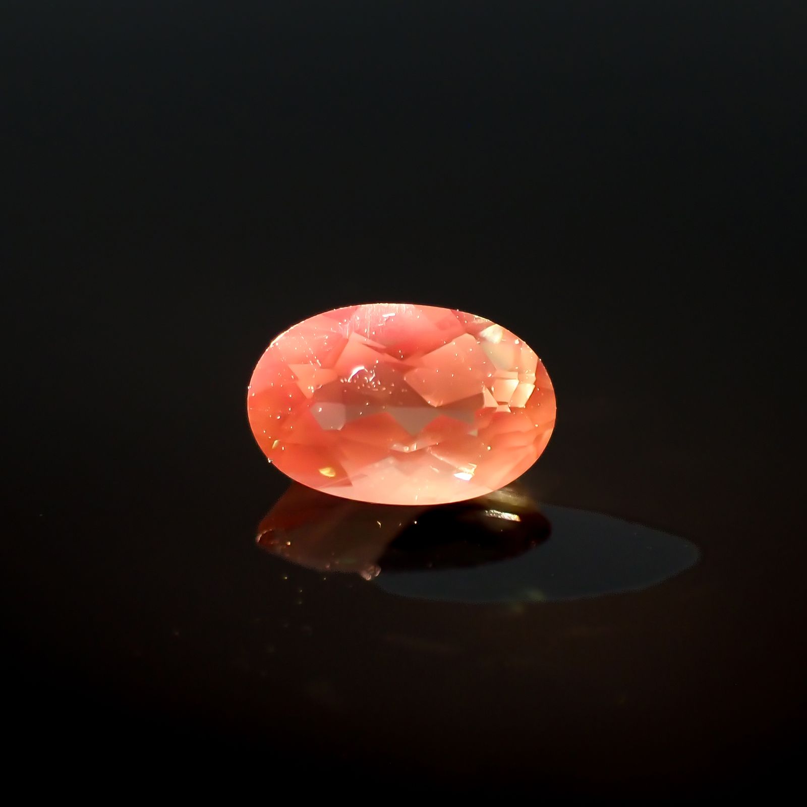 カラーチェンジアンデシン モンゴル産 0.40ct / 5.8x3.8mm前後