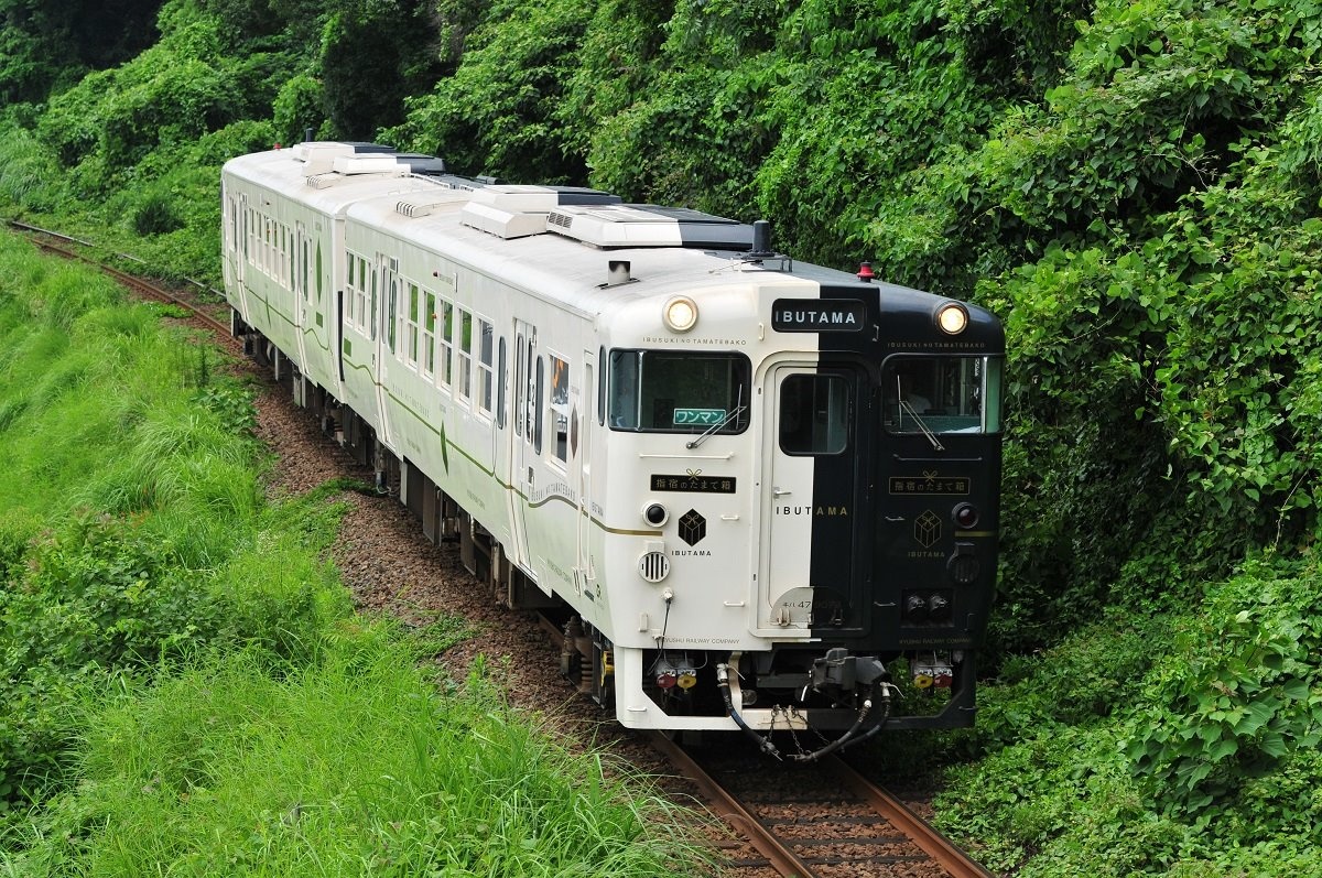 指宿のたまて箱―乗ろうとしたらプシュー！白い煙が…！？内装や車内販売