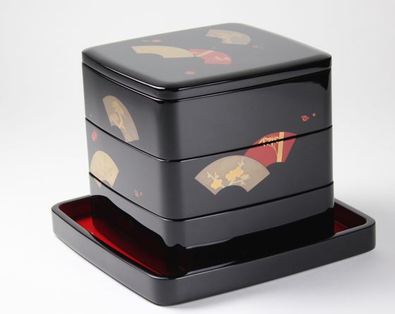 三段重箱 地紙松竹梅蒔絵（6.5寸胴張隅丸）550,000円（税込） | 輪島塗