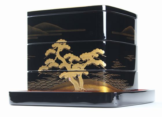 三段重箱（6.5寸）州浜蒔絵 1,100,000円（税込） | 輪島塗の塗師屋