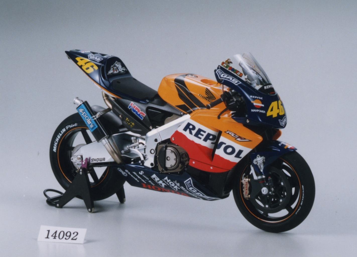 Repsol Honda Rc211V none / Tamiya USA