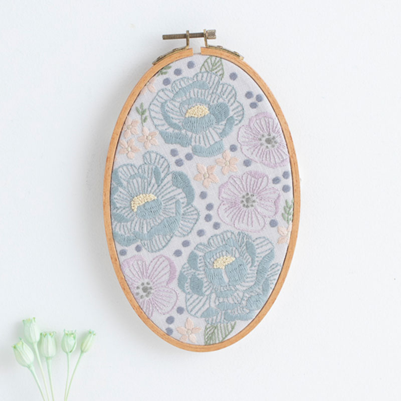 クールパステルのオーバルフレーム?『刺繍で描く植物模様』刺しゅう