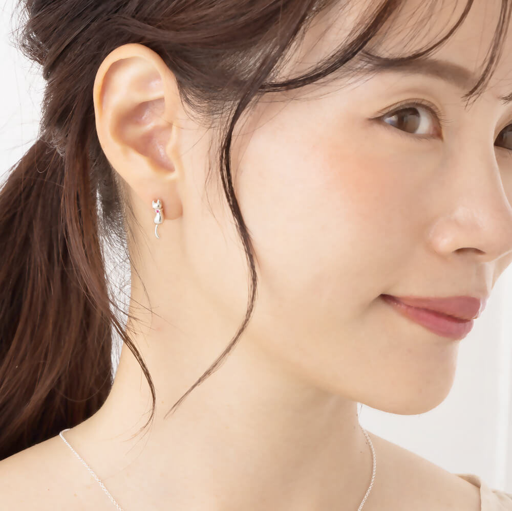 揺れるしっぽ ネコピアス【MIE3123B】