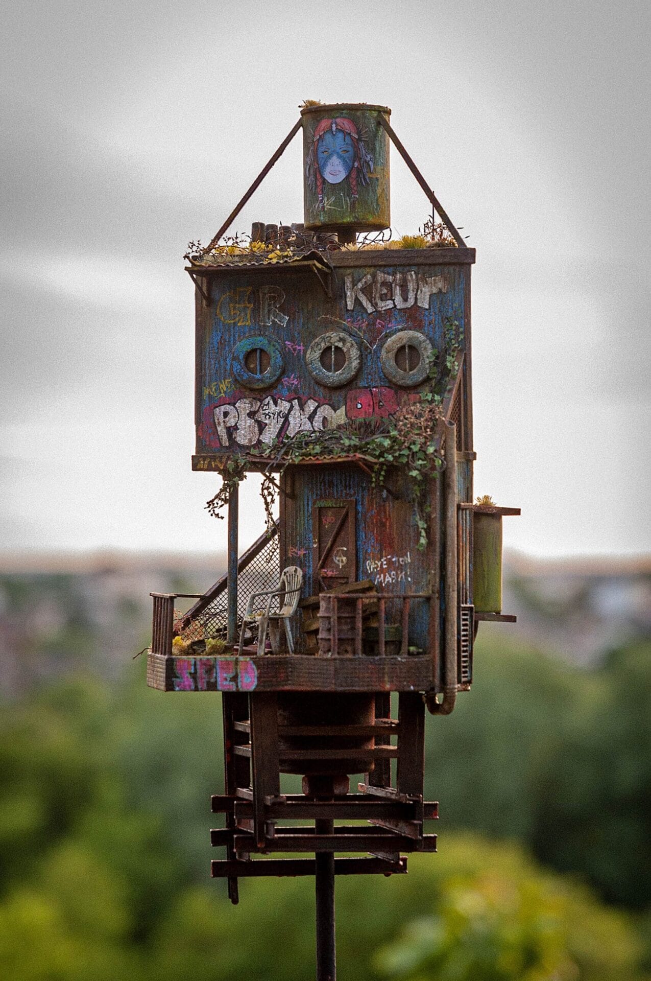 Graffiti-Laden Shelters Arise From an Uncanny Post-Apocalyptic