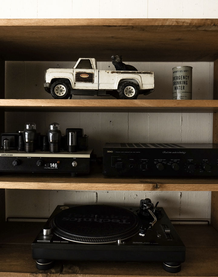 FM SHELF | TRUCK FURNITURE