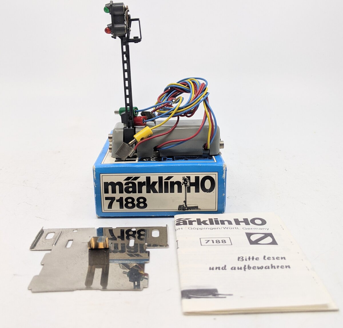 Marklin 7188 HO Scale Colored Light Electric Signal – Trainz