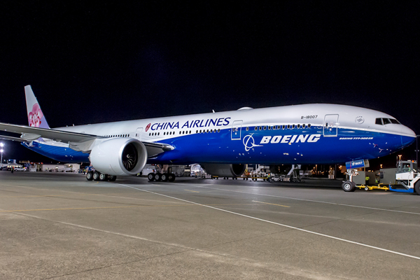 チャイナエアライン、ボーイングと共同塗装の777-300ER型機を受領 10機