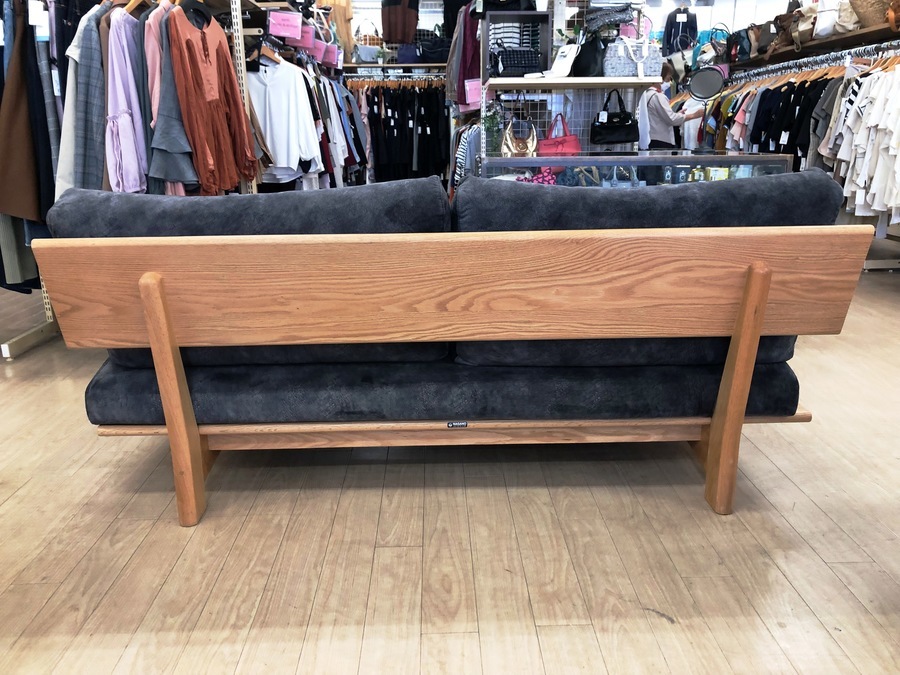NAGANO INTERIOR(ナガノインテリア)の 2.5人掛けソファーを入荷しま
