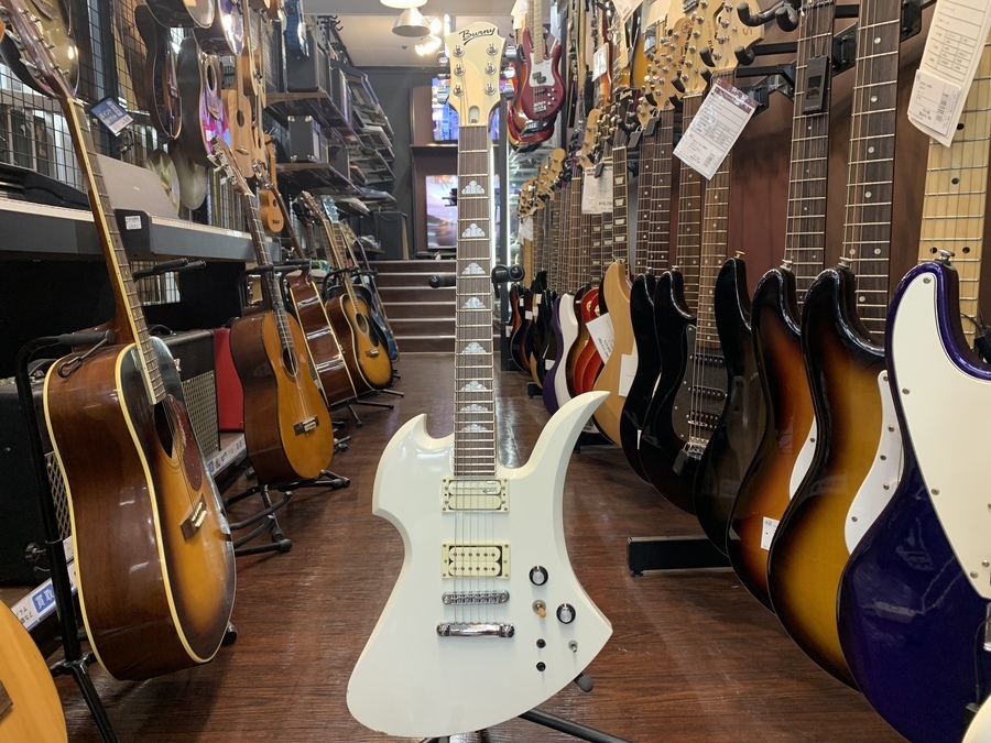 100本限定の希少な1本Burny MG-145SW hideモデル入荷致しました