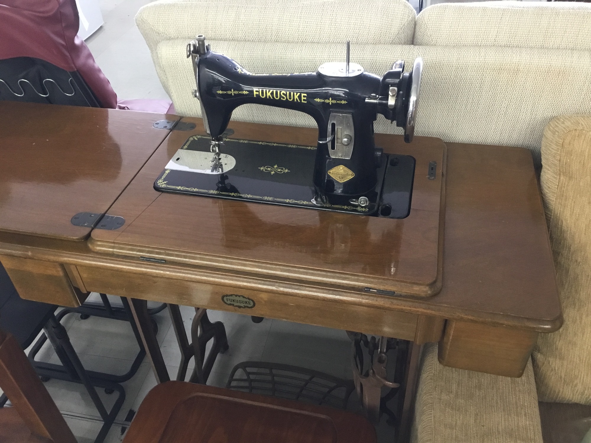 Fukusuke(福助)のミシン台を買取入荷しました。中古家具を買うなら