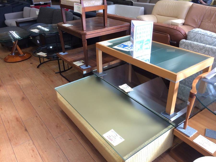 IDC大塚家具取り扱い、ロナルドシュミットのガラステーブル入荷