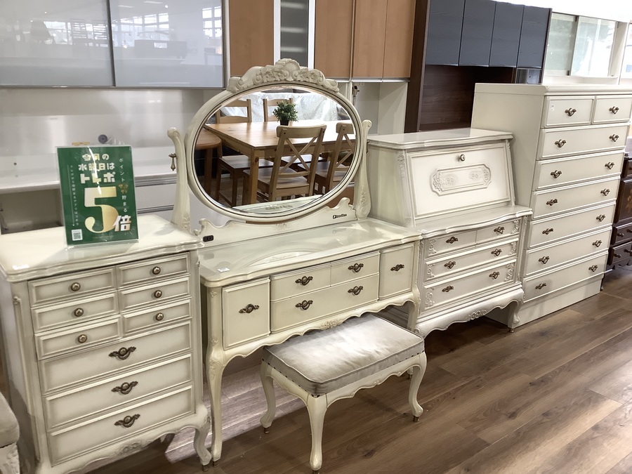 フランスアンティーク！！France Mirror（フランスミラー）の家具が