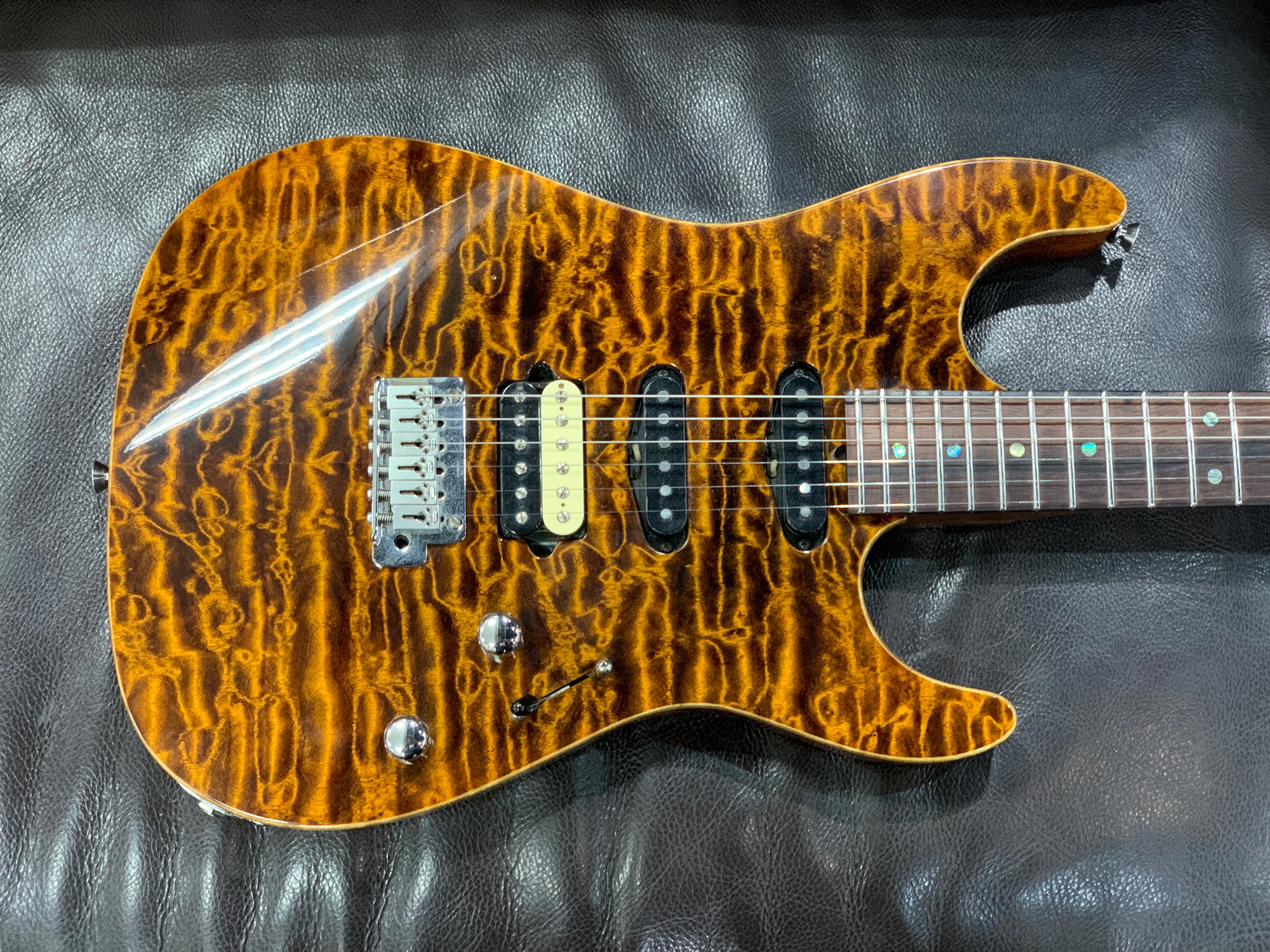 電撃入荷】Suhr(サー) エレキギター Standard Quilt Chambered が入荷