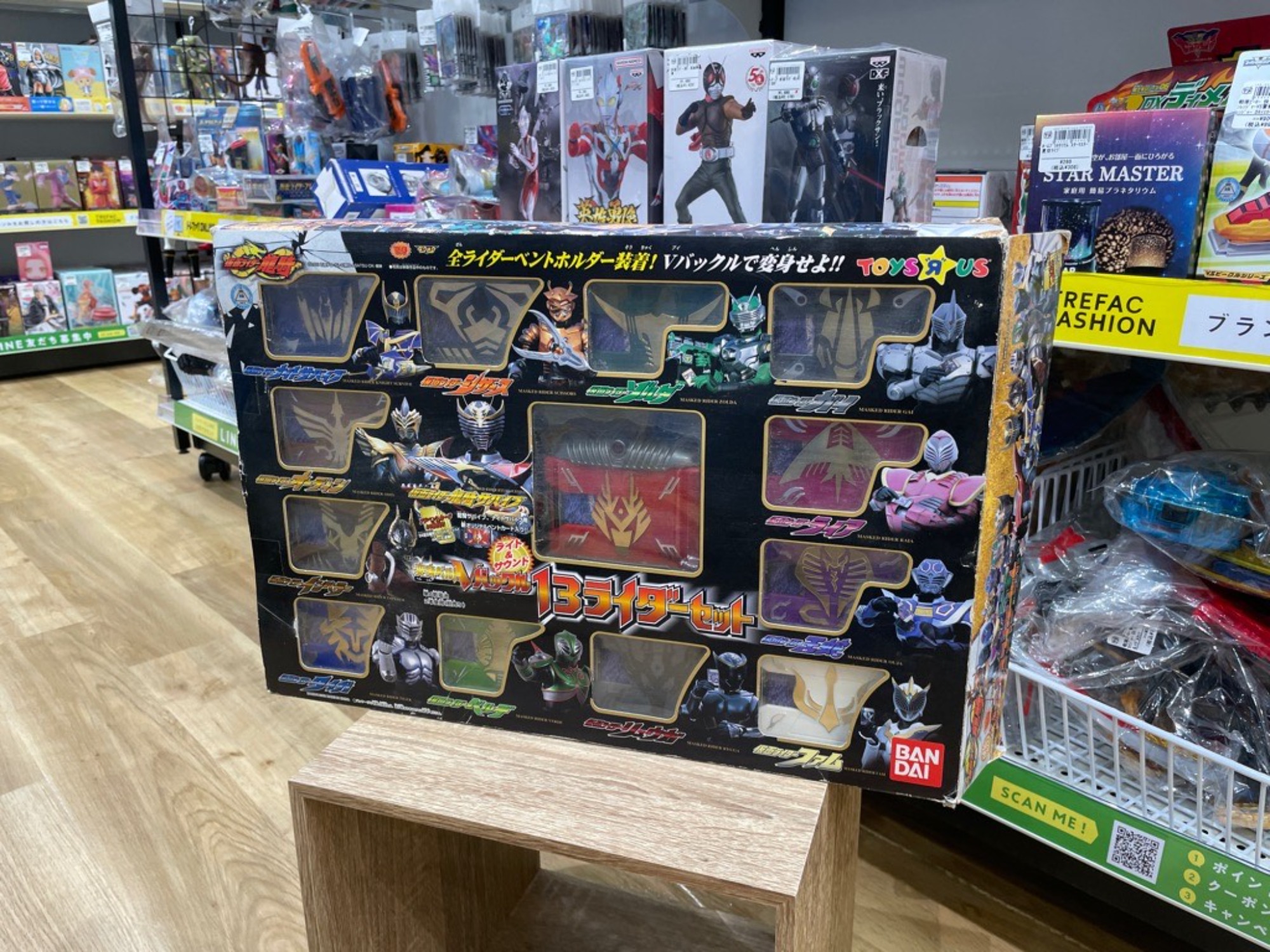 仮面ライダー龍騎より『変身ベルトVバックル13ライダーセット