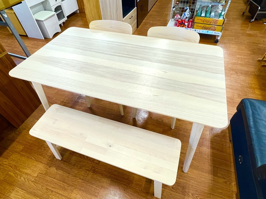 北欧テイストの人気モデル！IKEA（イケア）ベンチダイニング4点セット