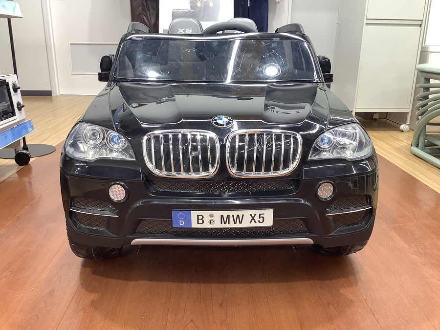 BMW-X5の電動乗用玩具(トイザらス限定)を買取入荷致しました！！｜2021