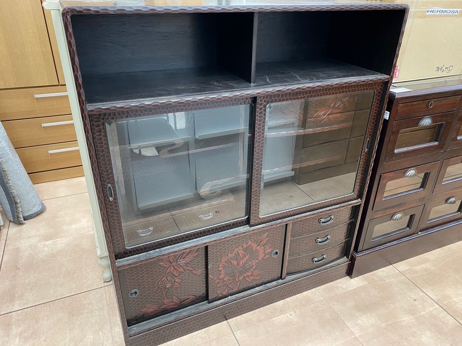 和家具！鎌倉彫(かまくらぼり)の茶箪笥買取入荷！【大和店】｜2020年10