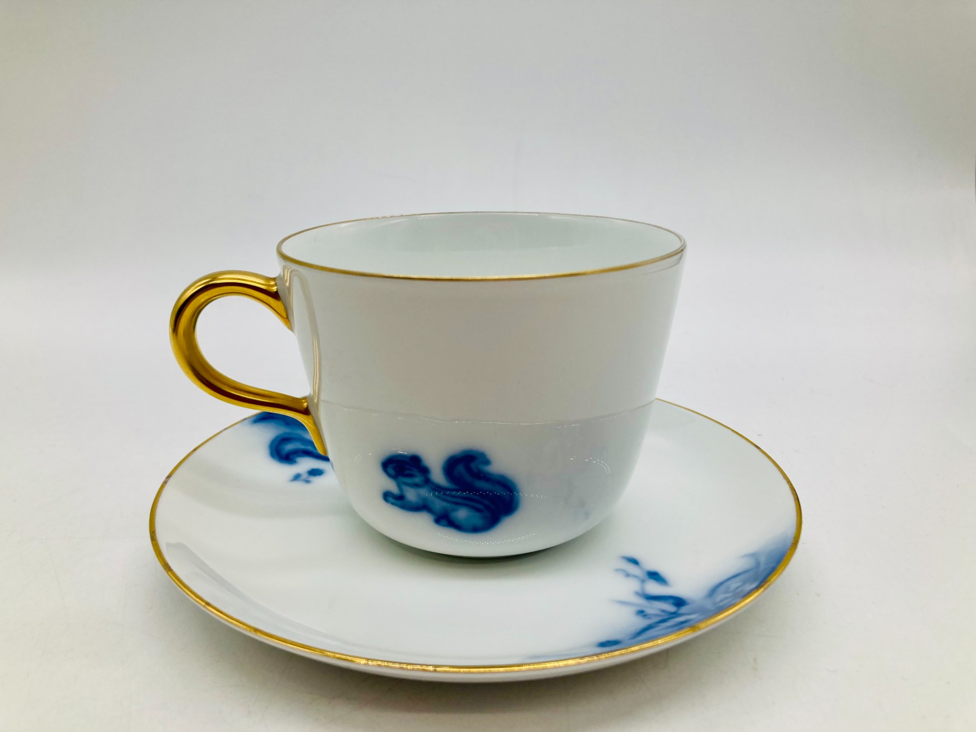 大倉陶園 カップ＆ソーサー アリスの森 入荷いたしました！｜2024年07