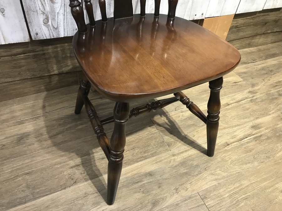 飛騨産業】レトロアンティークなダイニングチェアが各2脚づつ入荷しま